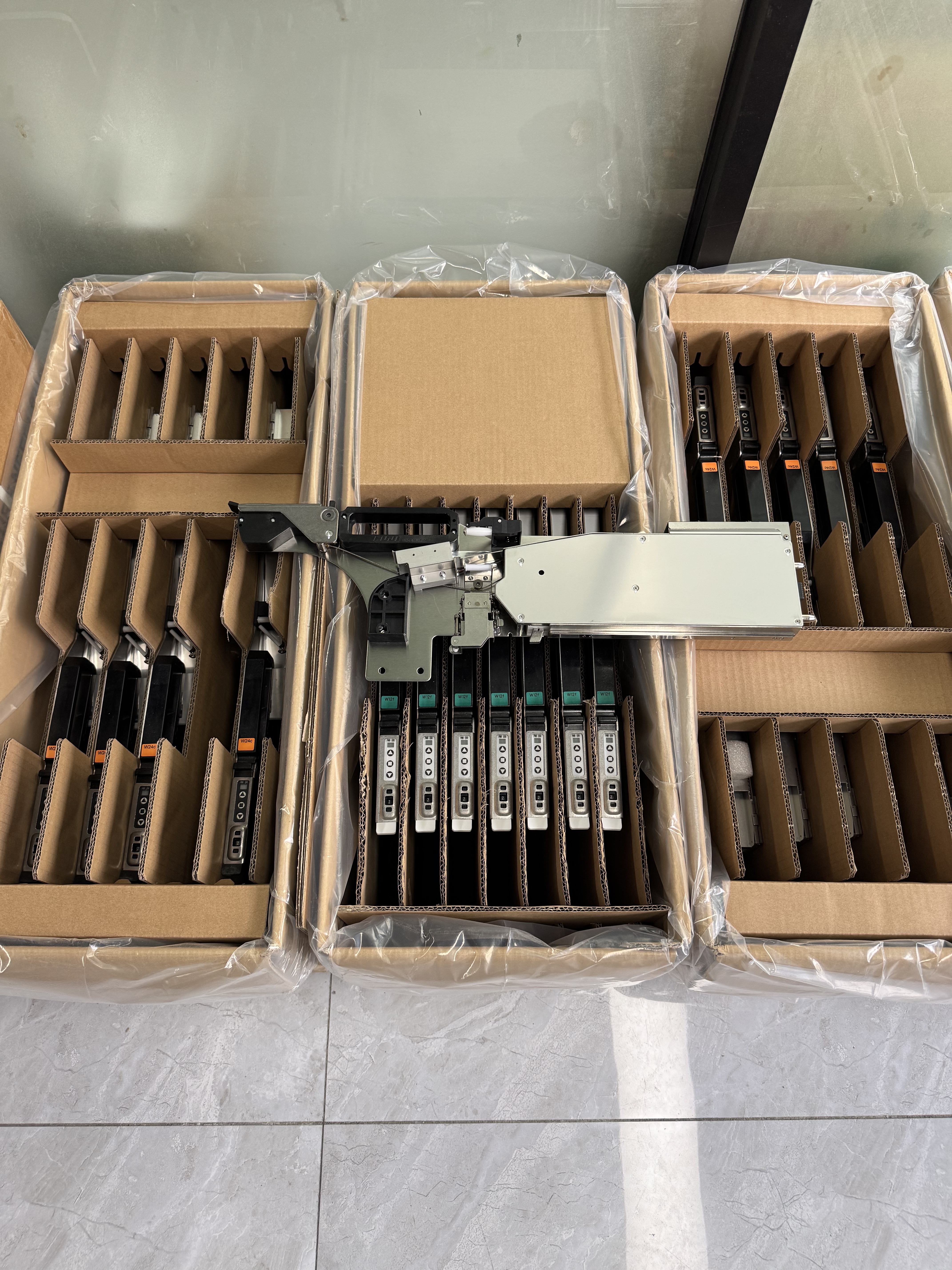 Son şirket blogları hakkında SMT Besleyiciler Üretim Hızını ve Doğruluğunu Nasıl Artırır?